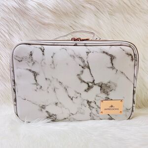 C'est La Vie Makeup Carry Case with Adjustable Dividers